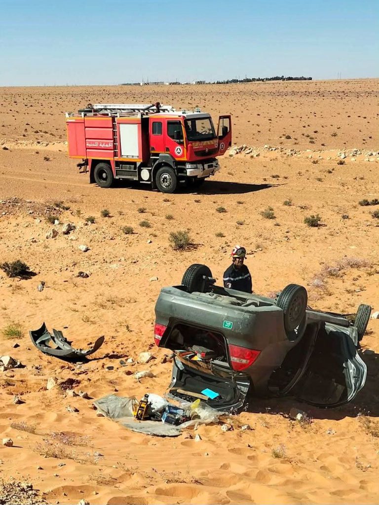 حادث انحراف وانقلاب سيارة سياحية في الأغواط يُسفر عن إصابة السائق