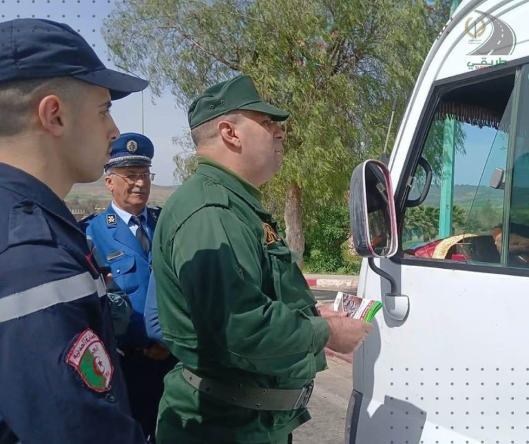 المجموعة الإقليمية للدرك الوطني بسعيدة تنظم حملة تحسيسية للوقاية من حوادث المرور