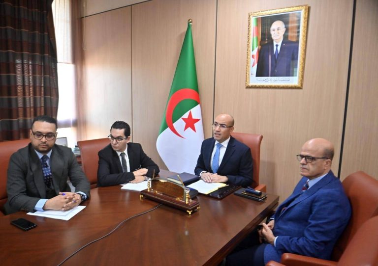 سفيان شايب يشارك في افتتاح ملتقى الكفاءات الطبية الجزائرية بمناسبة اليوم العالمي للصحة بالوادي