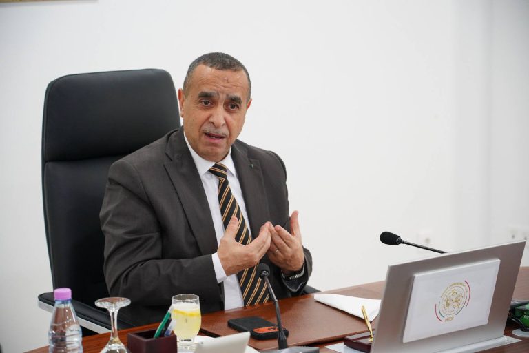 وزير الطاقة يعقد اجتماعًا لدراسة تسيير ونشاط القطاع وتعزيز آفاق تطويره