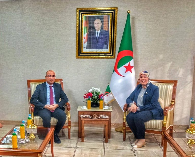 الجزائر تستعرض تقدم الورشات الرقمية لتعزيز الخدمات القنصلية