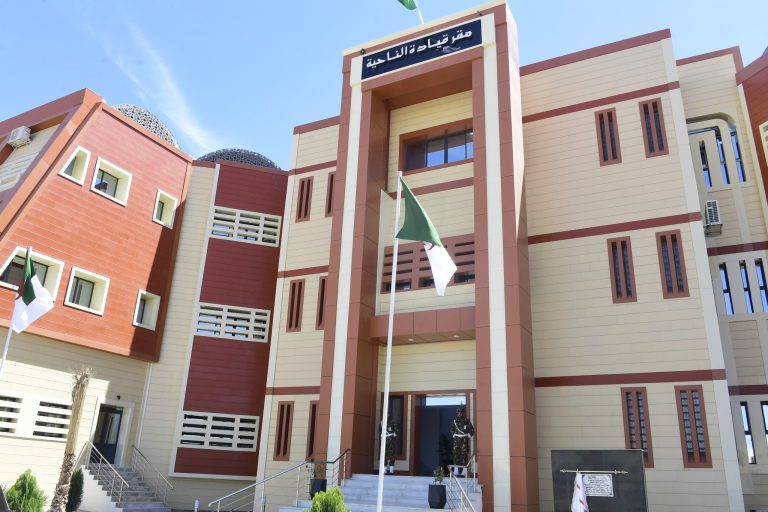 الفريق أول السعيد شنقريحة يقوم بزيارة عمل وتفقد للناحية العسكرية السادسة لتعزيز الجاهزية القتالية