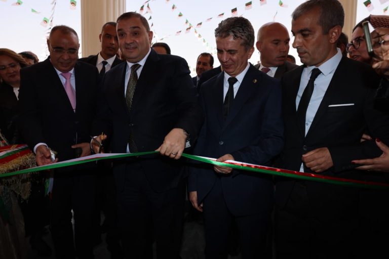 الجزائر – السيد لطفي بوجمعة، وزير العدل حافظ الأختام، يدشن المقر الجديد لمحكمة معسكر
