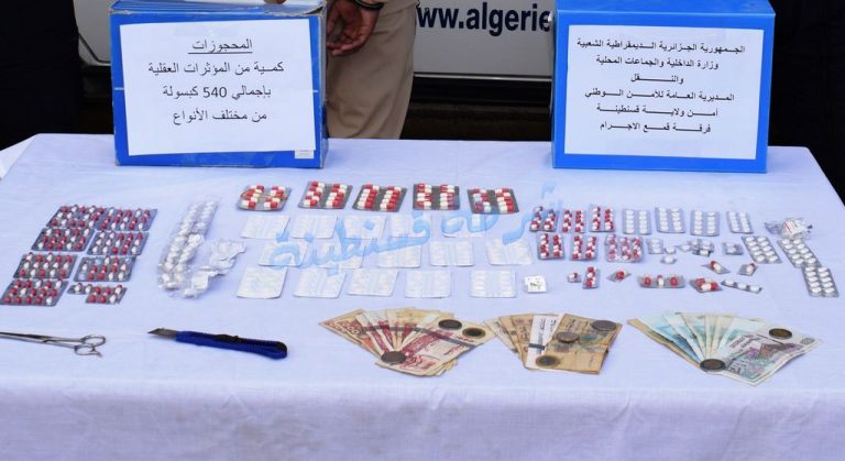 قسنطينة: فرقة قمع الإجرام توقف مروجًا للمخدرات وتضبط 540 كبسولة بحوزته