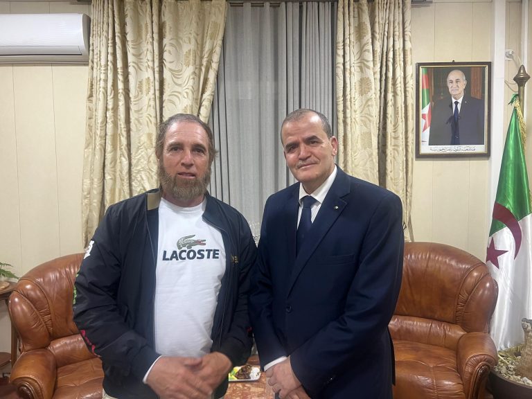 استقبال ناشط جزائري بأوروبا لتعزيز الترويج للمنتوج الوطني في الأسواق الخارجية