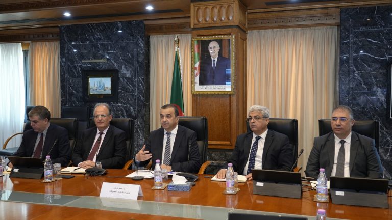 وزير الدولة وزير المحروقات يتحادث مع وزير الطاقة والثروة المعدنية الأردني حول آفاق التعاون الطاقوي