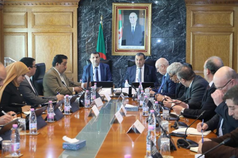 اجتماع تنسيقي بين قطاعي المحروقات والري بخصوص إنتاج وتوزيع المياه