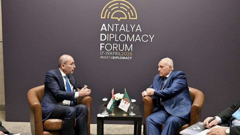 محادثات جزائرية أردنية بأنطاليا حول تطورات المنطقة وتعزيز التضامن الثنائي