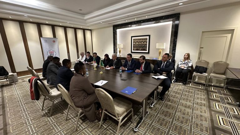 رئيس المجلس الشعبي الوطني يلتقي نظيرتيه من زامبيا وجنوب إفريقيا في إسطنبول