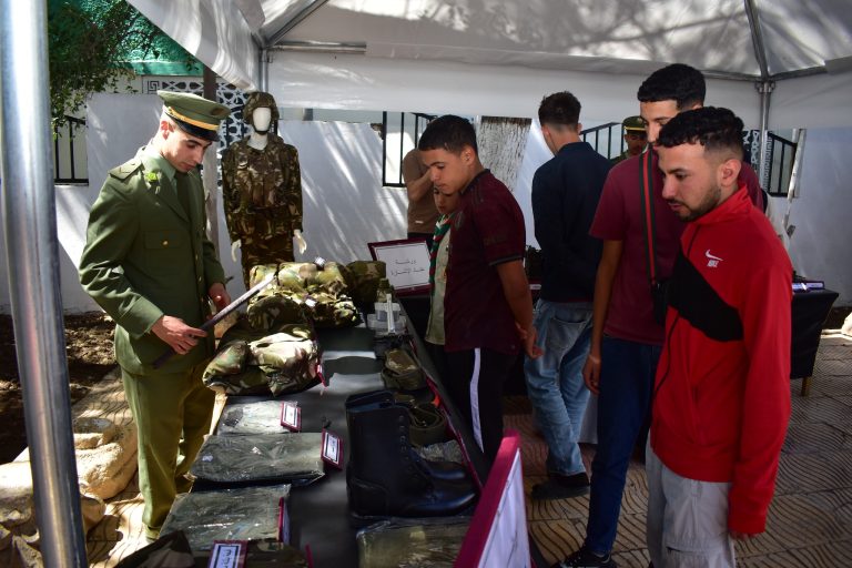 تنظيم أيام إعلامية ببريكة للتعريف بمركز تدريب الفرقة الأولى المدرعة