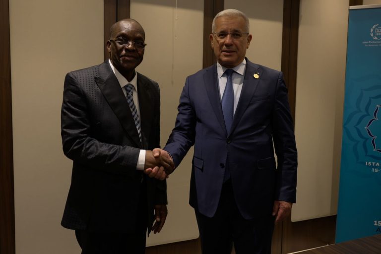 لقاء ثنائي بين رئيس المجلس الشعبي الوطني ونظيره الغاني لتعزيز التعاون البرلماني وتطوير العلاقات الثنائية بين الجزائر وغانا