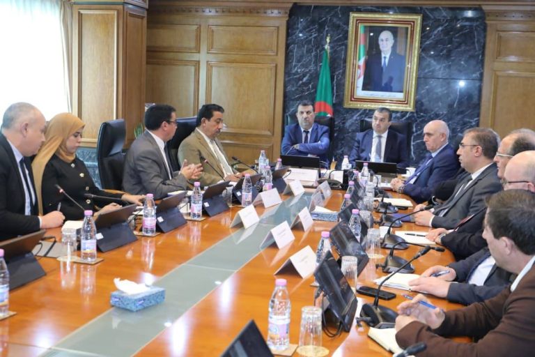 تنسيق قطاعي بين المحروقات والري لضمان استمرارية تزويد المواطنين بالمياه الصالحة للشرب