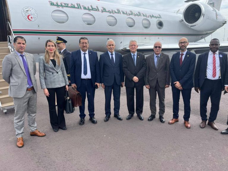 رئيس مجلس الأمة يلتقي أعضاء سفارة الجزائر بالكونغو ويؤكد مكانة الجزائر إفريقيا