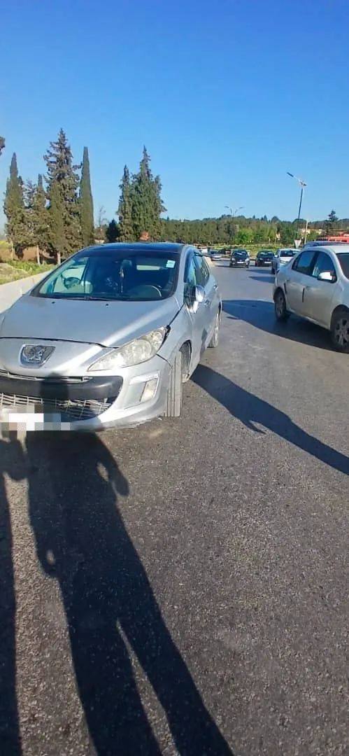 حادث مرور بالخروب في قسنطينة يسفر عن إصابتين بعد اصطدام سيارتين