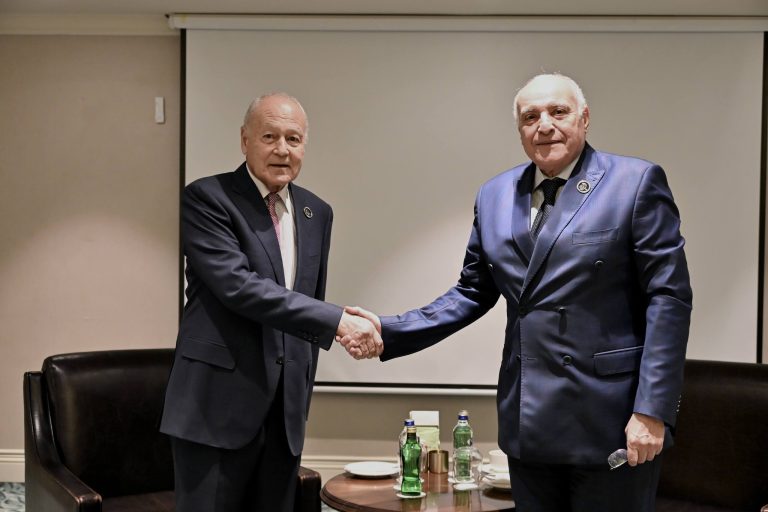 محادثات جزائرية مع الأمين العام لجامعة الدول العربية حول تطورات المنطقة وتعزيز العمل العربي المشترك