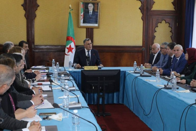 اجتماع توجيهي أول لوزير الري مع إطارات القطاع لضبط الأولويات