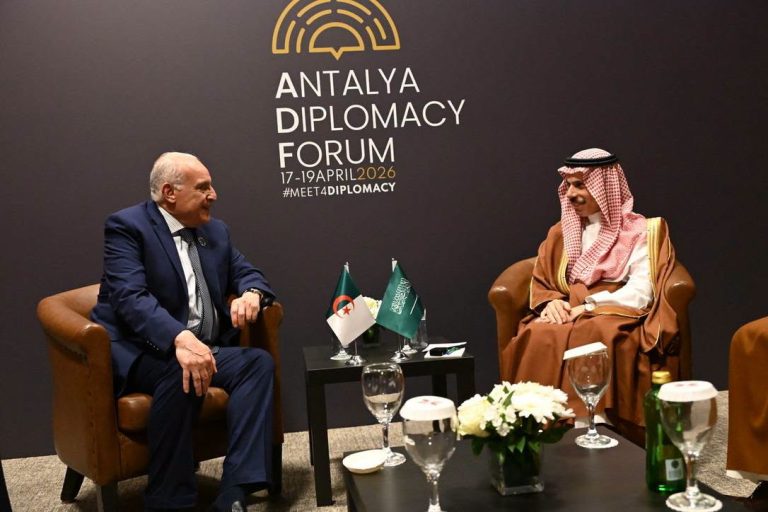 محادثات جزائرية–سعودية على هامش منتدى أنطاليا الدبلوماسي