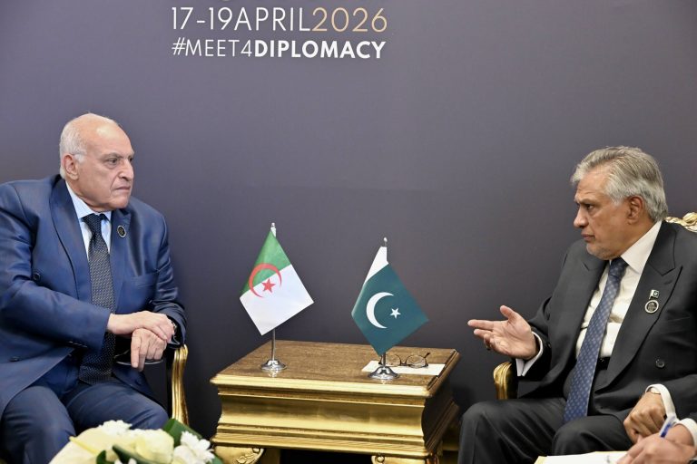 محادثات ثنائية بين الجزائر وباكستان لتعزيز العلاقات والتشاور حول قضايا المنطقة بأنطاليا