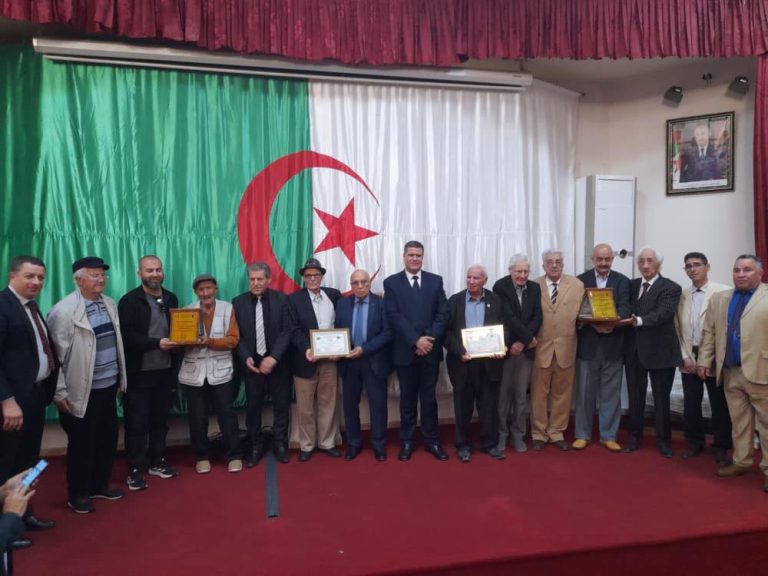 فعالية تكريمية بتيزي وزو لاستحضار تضحيات الشهداء وتكريم عائلاتهم