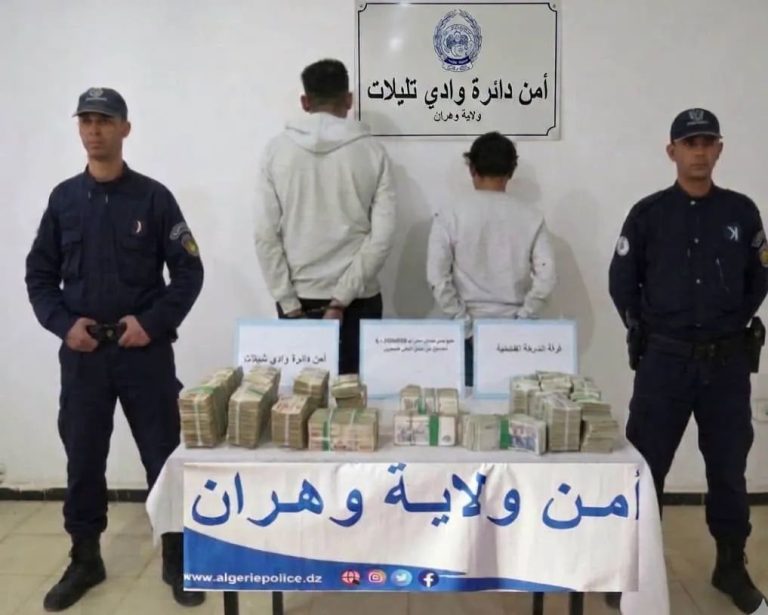 شرطة وهران توقف متورطين في سرقة منزل وتسترجع مبلغًا ماليًا ضخمًا