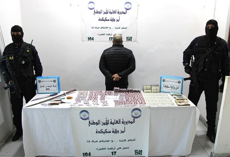 عملية أمنية نوعية تُسفر عن حجز مؤثرات عقلية وأسلحة بيضاء بسكيكدة