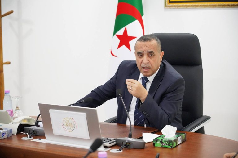 وزير الطاقة والطاقات المتجددة يترأس اجتماعًا موسعًا لمتابعة أداء سونلغاز ومشاريعها الاستراتيجية