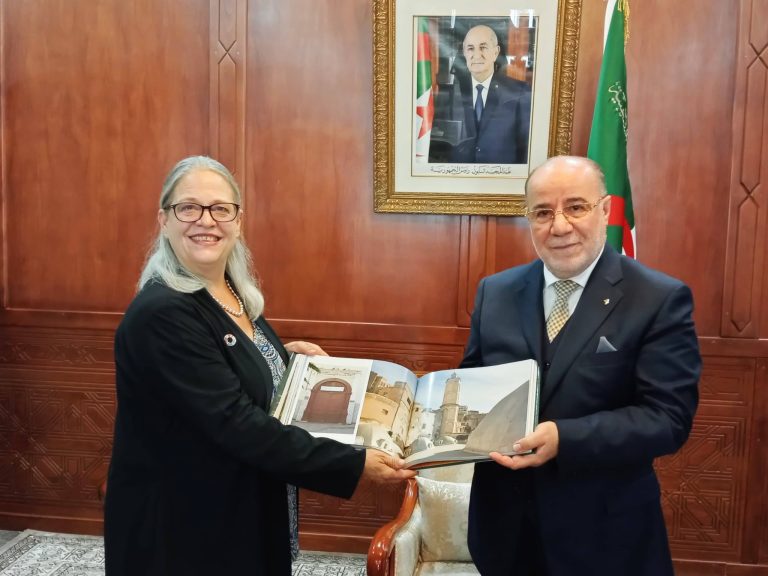 استقبال وزير الشؤون الدينية يوسف بلمهدي لسفيرة الأمم المتحدة سفينا أمساري بمقر الوزارة