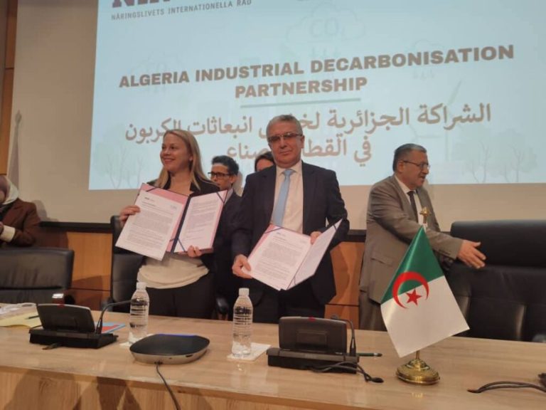 توقيع اتفاقية بين الجزائر والسويد لإزالة الكربون من القطاع الصناعي في الجزائر