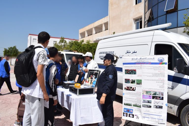 شرطة_الطارف تنظم أبوابًا مفتوحة لفائدة التلاميذ بثانوية مناع رقية ببوثلجة