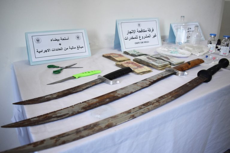 توقيف شخصين وحجز كوكايين ومعدات تحضير مخدرات بمدينة وادي النجاء