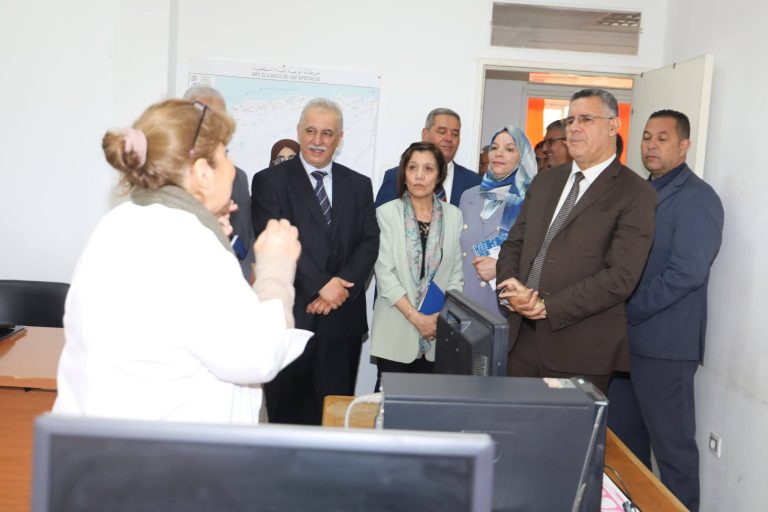 وزير الري لوناس بوزقزة يواصل زيارة عمل للوكالة الوطنية للموارد المائية