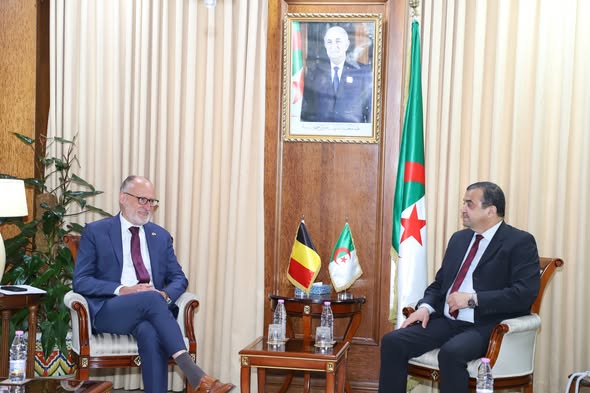 وزير المحروقات يبحث مع مسؤول بلجيكي سبل تعزيز التعاون في قطاع الطاقة