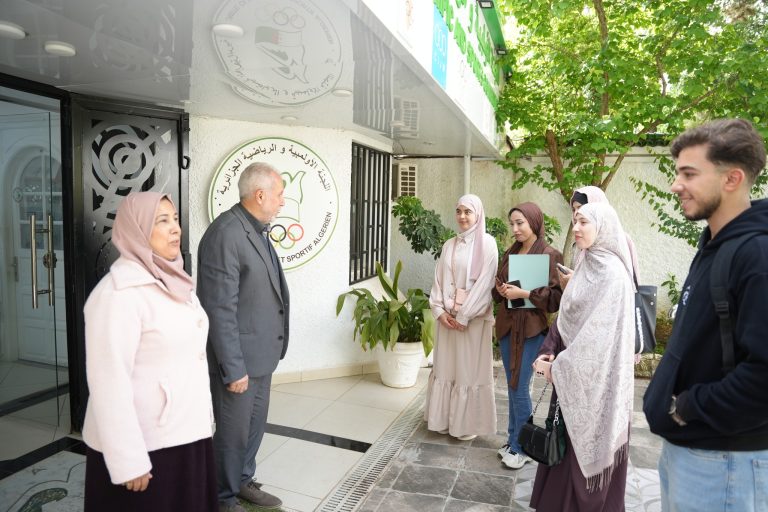 اللجنة الأولمبية تستقبل طلبة ماستر الصحافة الرياضية في إطار الانفتاح على الوسط الجامعي