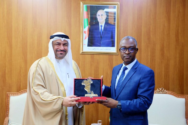 السيد الوزير يستقبل سعادة سفير مملكة البحرين لدى الجزائر لبحث سبل تعزيز التعاون الثنائي في مجال الشباب