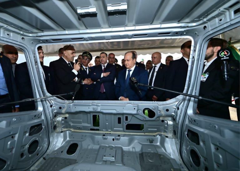 باتنة: الوزير الأول يشرف على مشاريع صناعية واتفاقيات لتعزيز الإنتاج الوطني