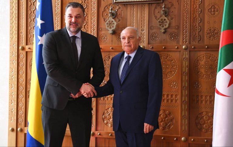 محادثات موسعة بين الجزائر والبوسنة لتعزيز الشراكة وتوقيع اتفاق تعاون دبلوماسي