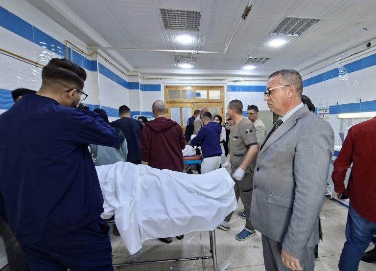 والي أم البواقي يعاين المصابين ويوجه بتكفل صحي فوري عقب الحادث المأساوي