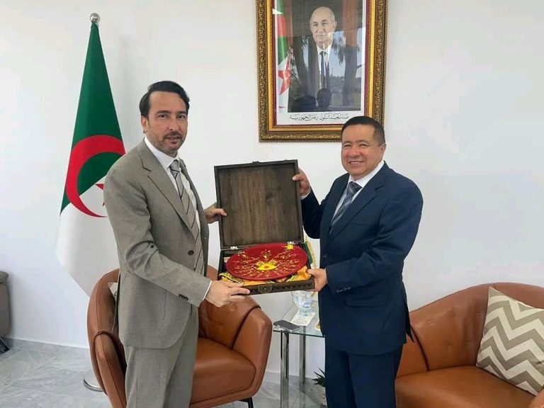 استقبال سفير كولومبيا لدى مجلس التجديد الاقتصادي الجزائري