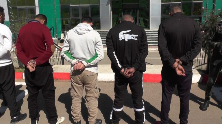 الدرك الوطني بعين الدفلى 	توقيف 05 أشخاص قاموا بالاعتداء على مواطن بالضرب والجرح العمدي بالسلاح الأبيض