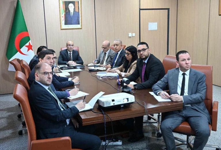 اجتماع لتقييم العمل القنصلي والتحضير لموسم الاصطياف