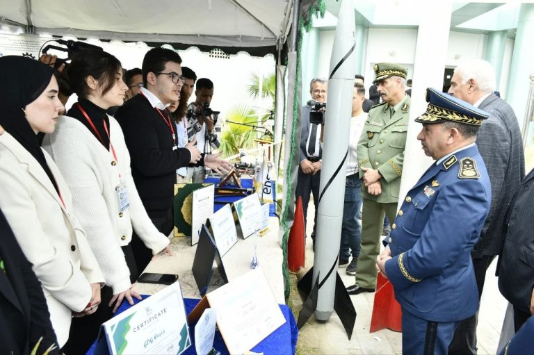 تنظيم الطبعة الرابعة للمحاضرة الوطنية حول علوم وتقنيات الطيران بالناحية العسكرية الأولى