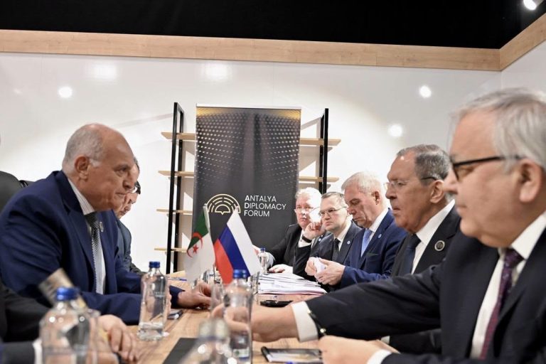 محادثات جزائرية–روسية لتعزيز التعاون والتشاور حول القضايا الدولية