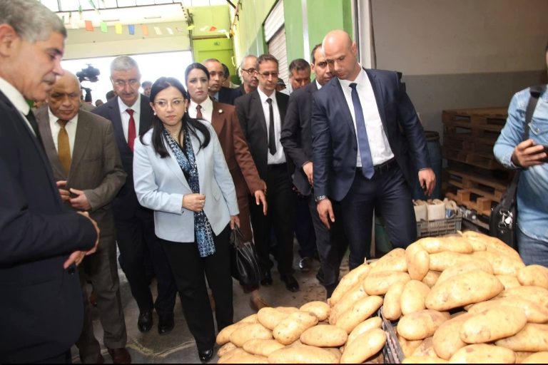 آمال_عبد_اللطيف تزور السوق الجهوي للخضر والفواكه “ماقستيفال” التابع لشركة ماقرو بسطيف
