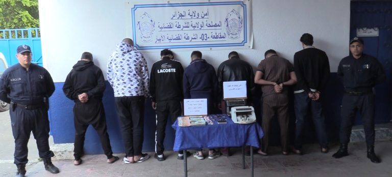 توقيف 16 شخصًا وحجز مخدرات وأسلحة بيضاء وصاعق كهربائي في عمليتين أمنيتين بالعاصمة