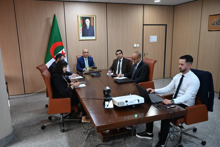 لقاء تفاعلي مع الجالية الجزائرية بسانت بطرسبرغ لتعزيز التواصل القنصلي