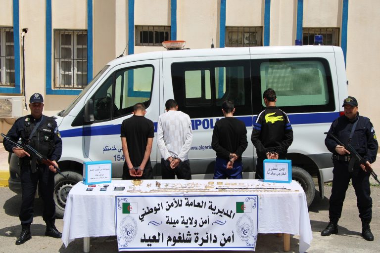 شرطة_ميلة تفكك شبكة سطو على مساكن وتسترجع مسروقات ثمينة بـ#بوقرانة