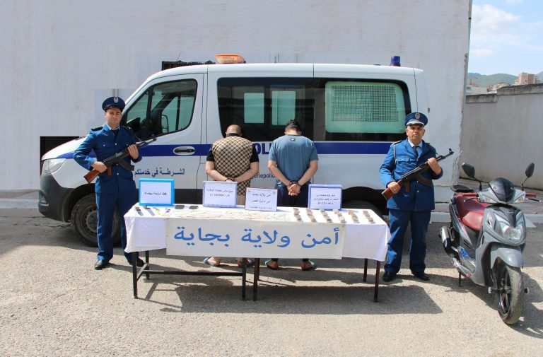 توقيف شخصين وحجز أكثر من 02 كلغ من الكيف المعالج بالقصر ببجاية