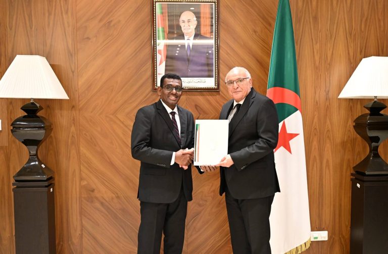 أحمد_عطاف يستقبل سفير السودان الجديد ويؤكد تعزيز العلاقات_الجزائرية_السودانية