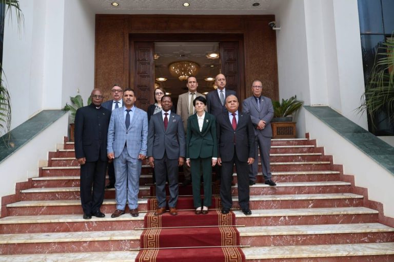 رئيسة المحكمة_الدستورية تستقبل رئيس المحكمة العليا لناميبيا لتعزيز التعاون في مجال العدالة_الدستورية
