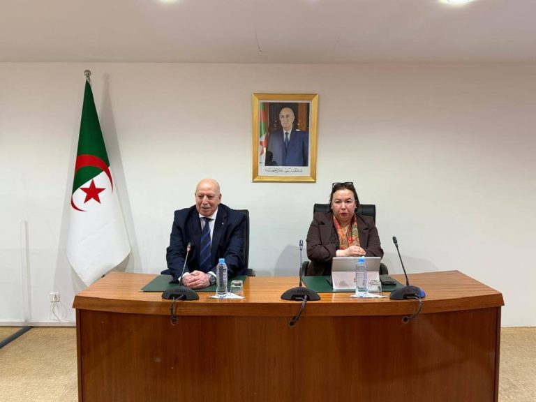 اجتماع تنسيقي لمتابعة تنفيذ المرجع الوطني للتكوينات والكفاءات وتعزيز ربط التكوين بالقطاع الصناعي